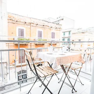 Favolhouse , Bari Italia
